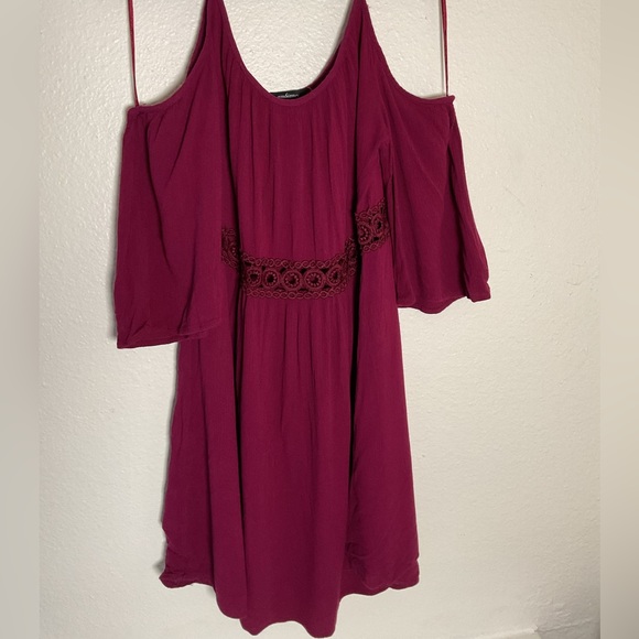 💎BURGUNDY/PLUM 3/4 SLEEVE CROCHET COLD SHOULDER DRESS - Picture 4 of 8